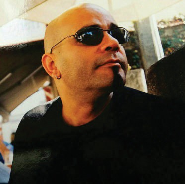 Professor Claudio Silva, autor e professor de Artes Gráficas